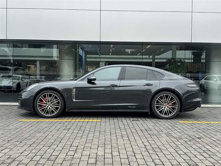 Фото 2 - Porsche Panamera