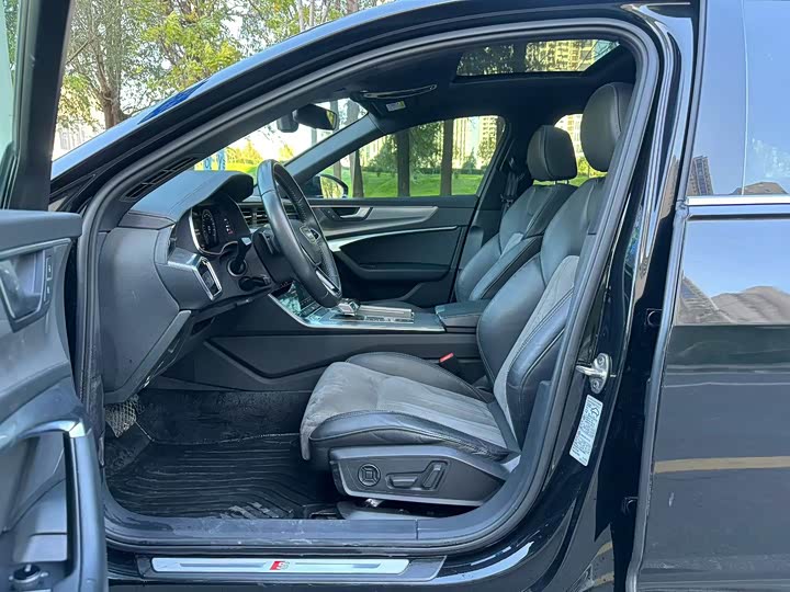 Фото 4 - Audi A6L