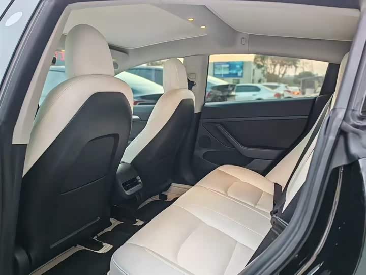 Фото 4 - Tesla Model 3