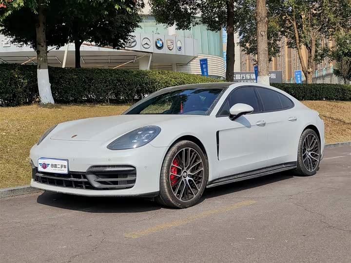 Фото 1 - Porsche Panamera