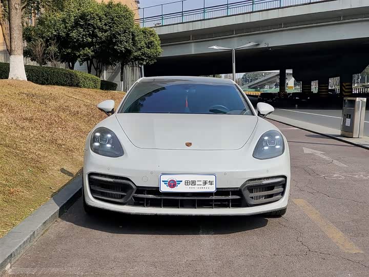 Фото 2 - Porsche Panamera