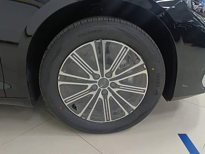 Фото 6 - Geely Preface