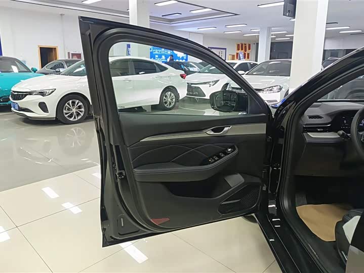 Фото 7 - Geely Preface