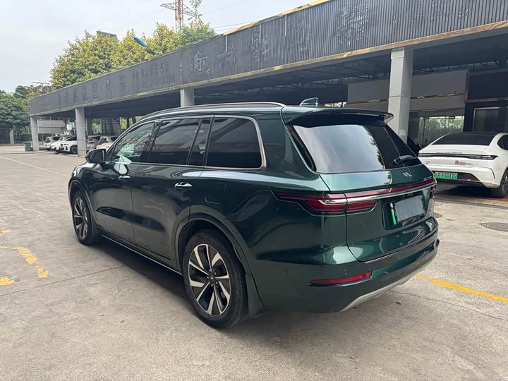 Фото 9 - LiXiang One