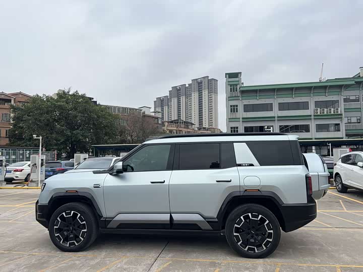 Фото 4 - BYD FangChengBao Leopard 8