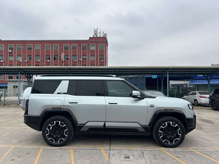 Фото 8 - BYD FangChengBao Leopard 8