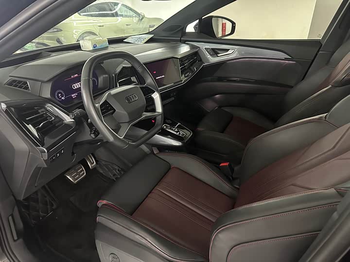 Фото 5 - Audi Q5 e-tron