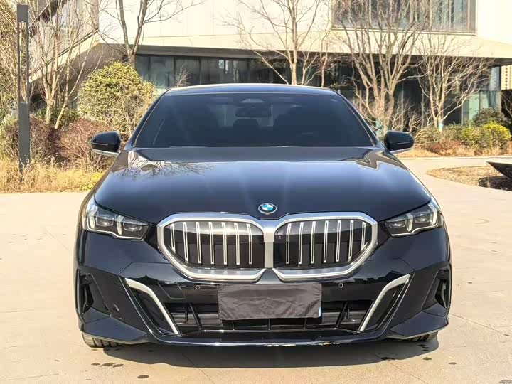 Фото 1 - BMW 5 Series