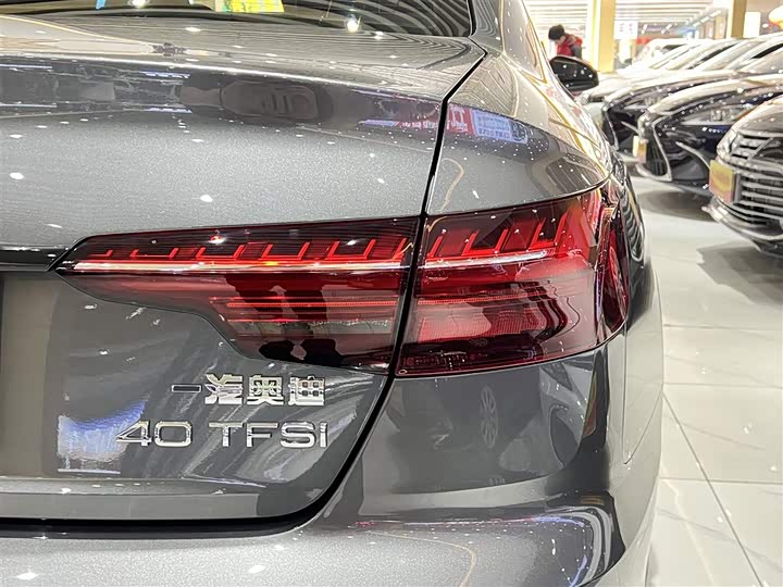 Фото 8 - Audi A4L