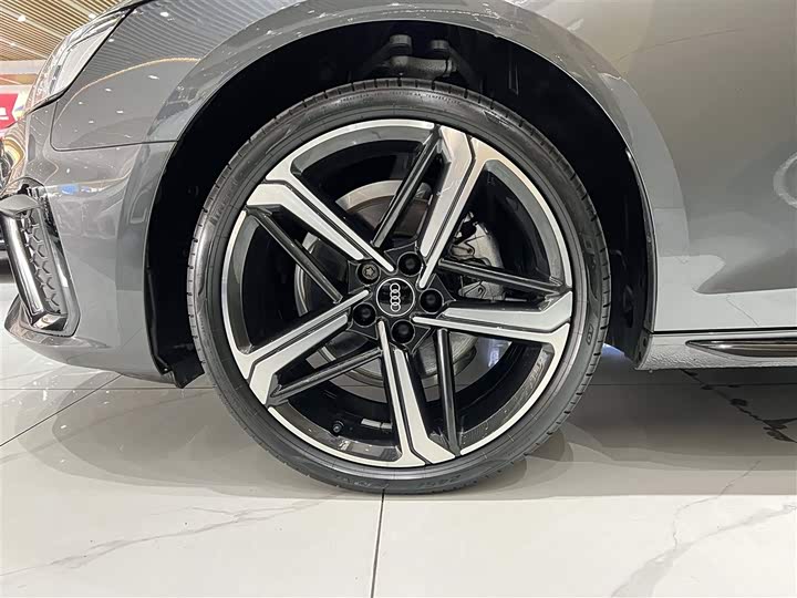 Фото 9 - Audi A4L