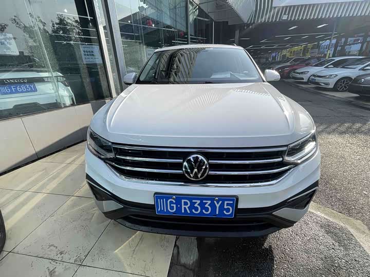 Фото 2 - Volkswagen Tiguan L Pro