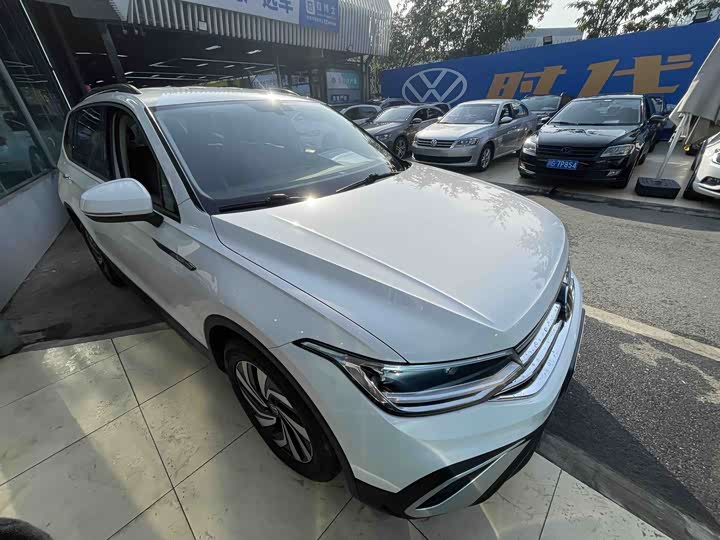 Фото 3 - Volkswagen Tiguan L Pro