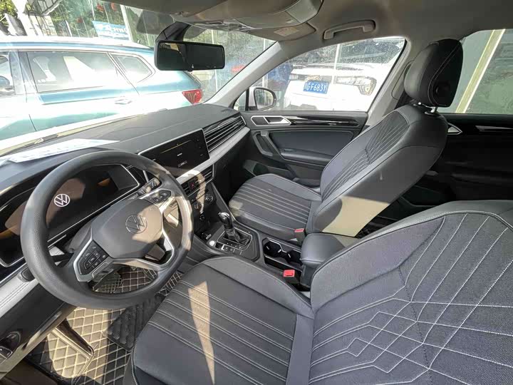 Фото 9 - Volkswagen Tiguan L Pro