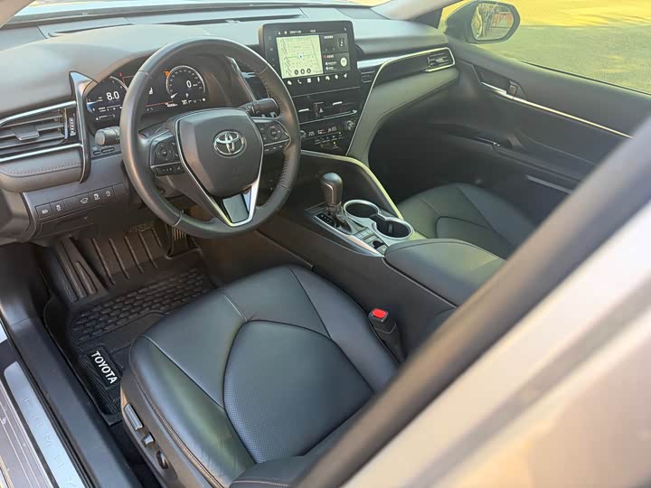 Фото 4 - Toyota Camry