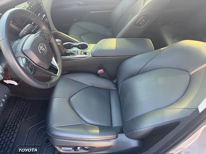 Фото 6 - Toyota Camry