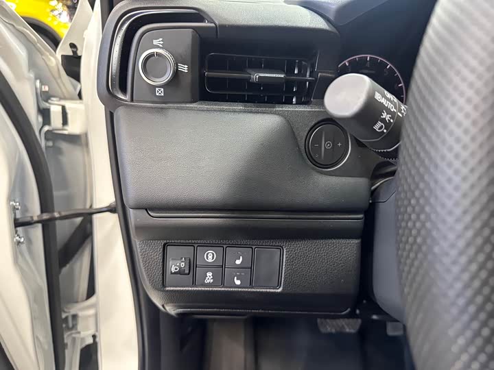 Фото 8 - Honda Vezel