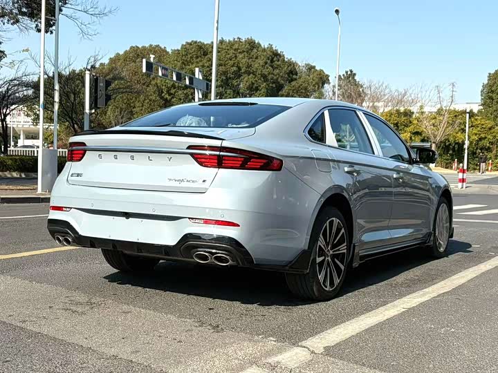 Фото 6 - Geely Preface