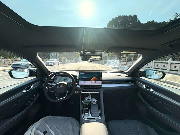 Фото 9 - Geely Preface