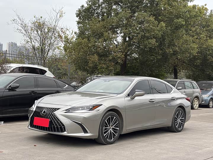 Фото 3 - Lexus ES