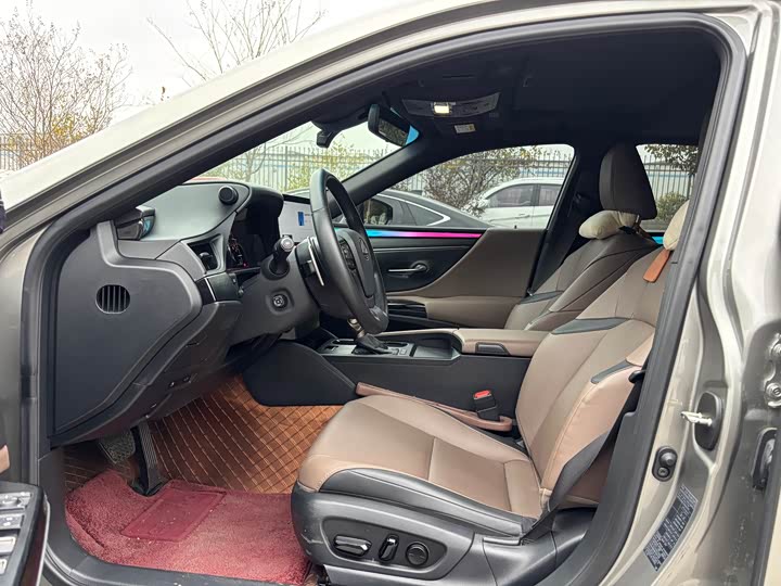 Фото 4 - Lexus ES