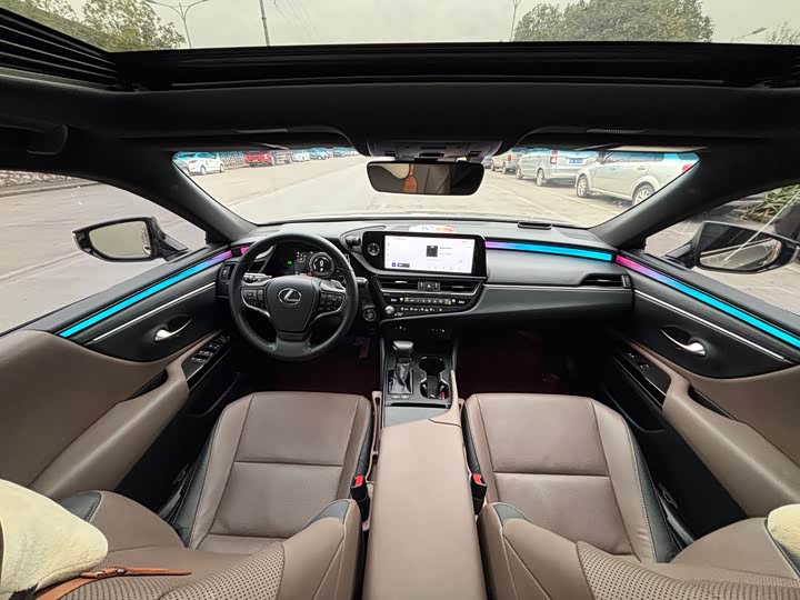 Фото 5 - Lexus ES