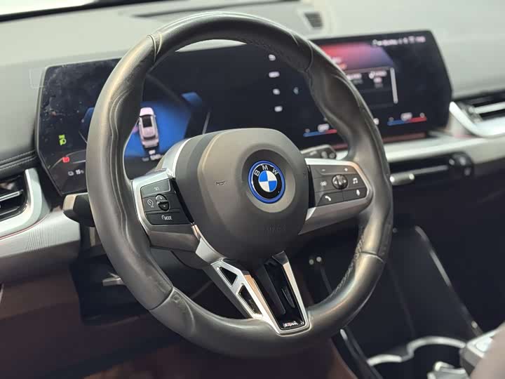 Фото 8 - BMW iX1