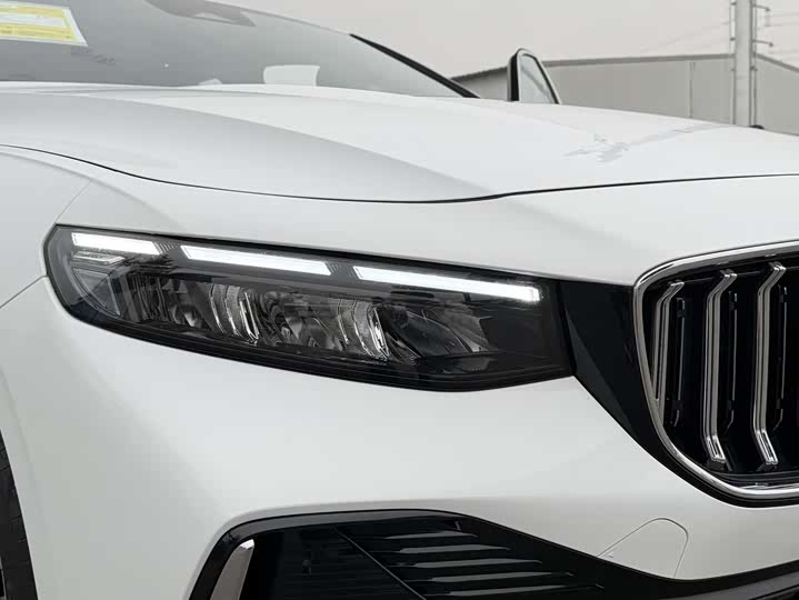 Фото 8 - Geely Preface