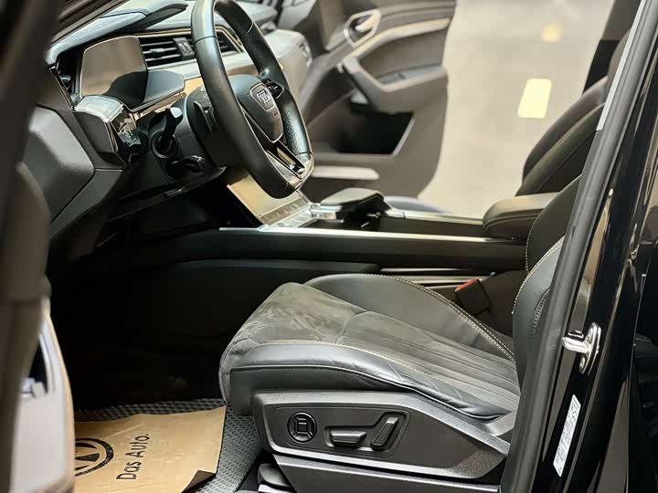 Фото 5 - Audi e-tron