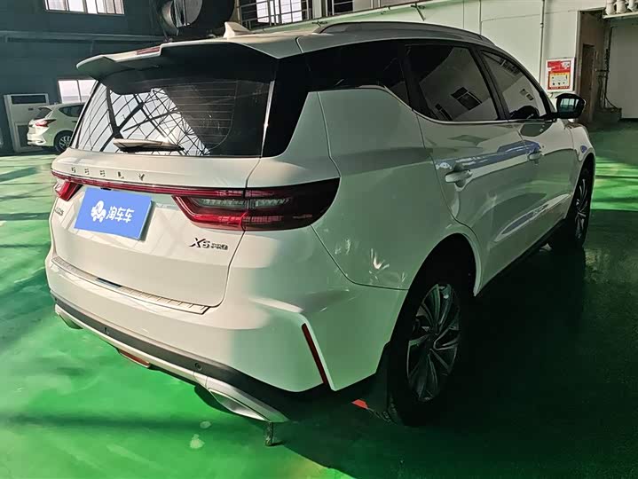 Фото 3 - Geely Vision X6