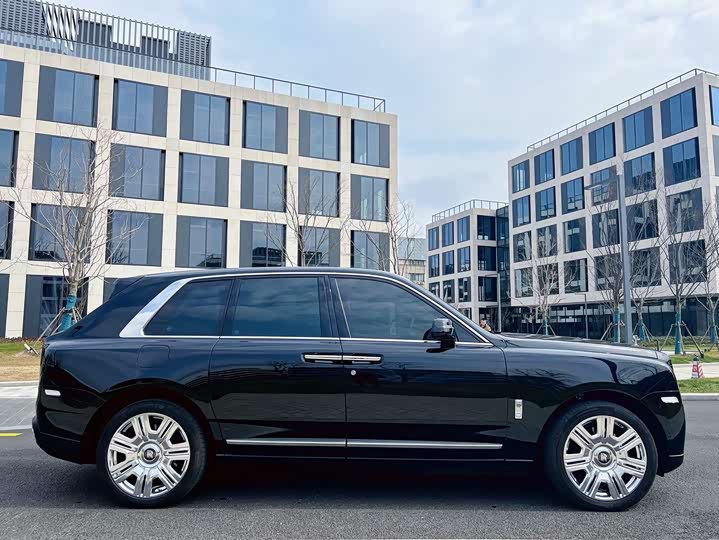 Фото 6 - Rolls-Royce Cullinan