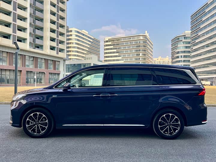 Фото 7 - Roewe iMax 8