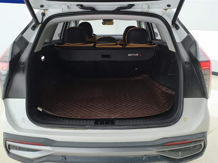 Фото 4 - Geely Atlas L