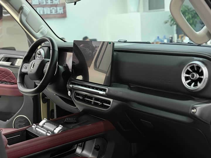 Фото 5 - Tank 300