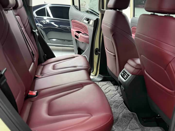 Фото 6 - Tank 300