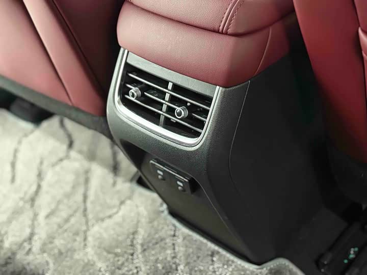 Фото 8 - Tank 300