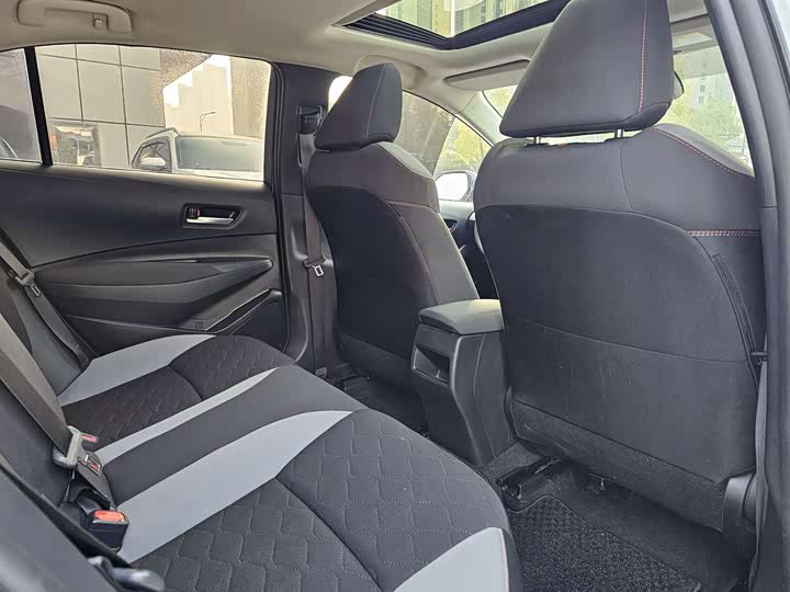 Фото 4 - Toyota Corolla