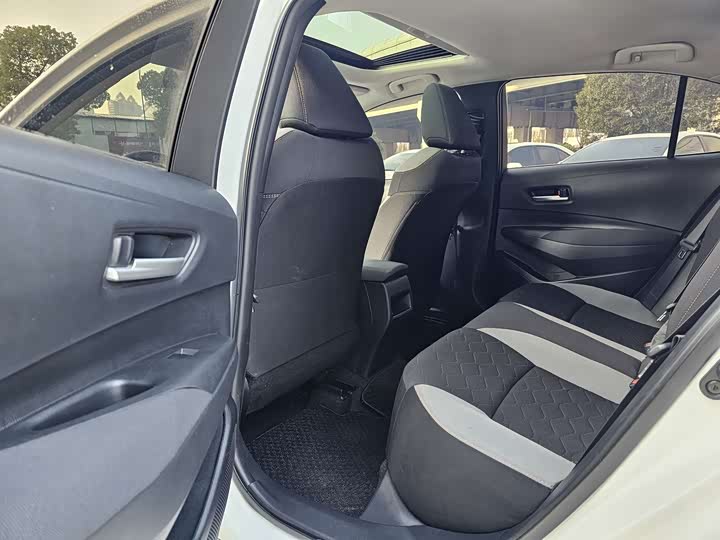 Фото 7 - Toyota Corolla