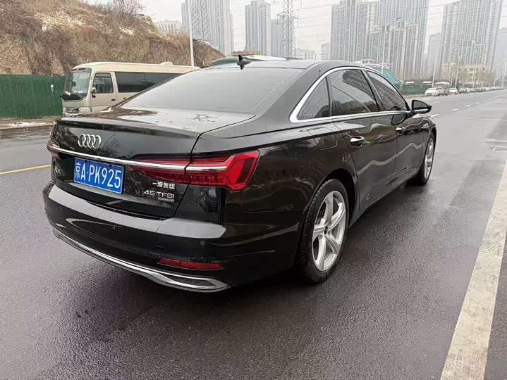 Фото 7 - Audi A6L