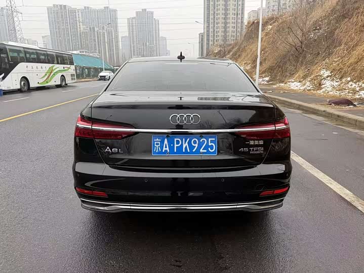 Фото 9 - Audi A6L