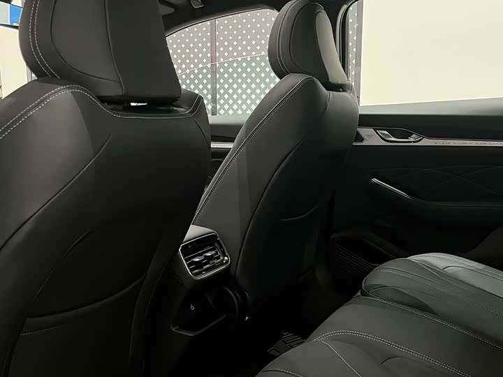 Фото 7 - Geely Preface