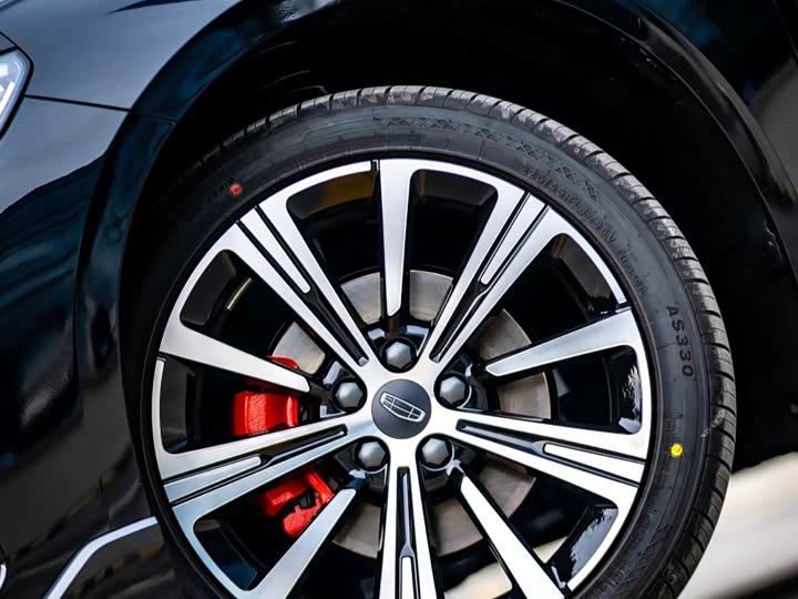 Фото 8 - Geely Preface