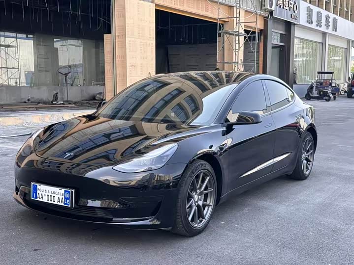 Фото 1 - Tesla Model 3