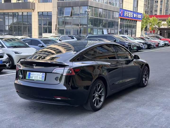 Фото 8 - Tesla Model 3