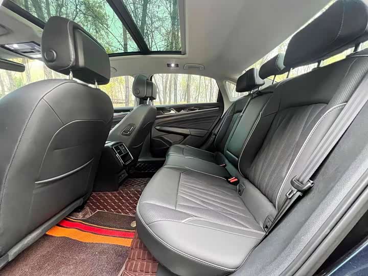 Фото 8 - Volkswagen Passat