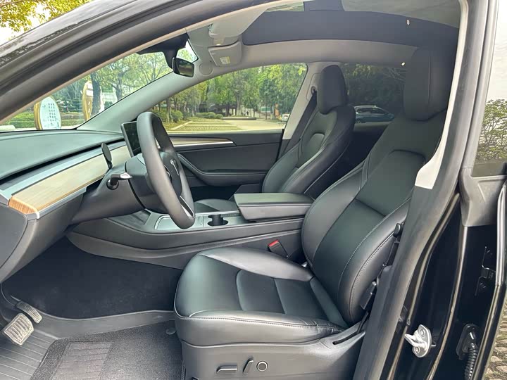 Фото 8 - Tesla Model Y