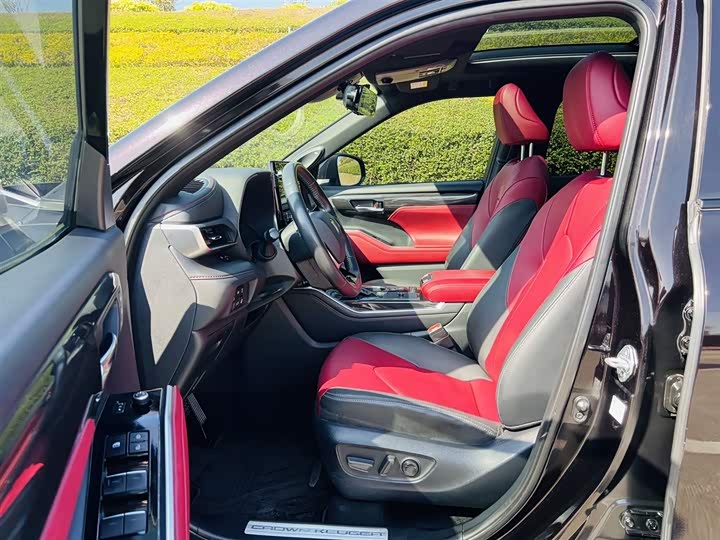 Фото 4 - Toyota Crown Kluger