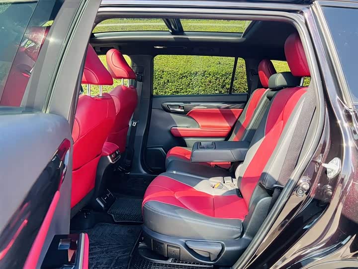 Фото 6 - Toyota Crown Kluger