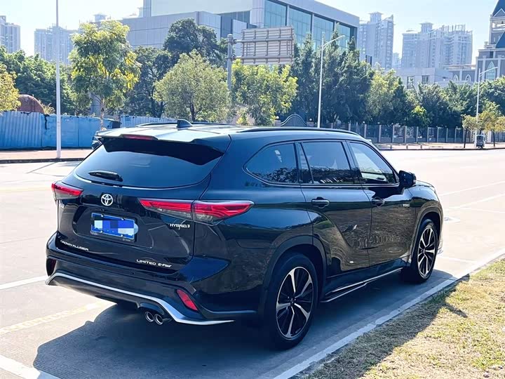 Фото 7 - Toyota Crown Kluger