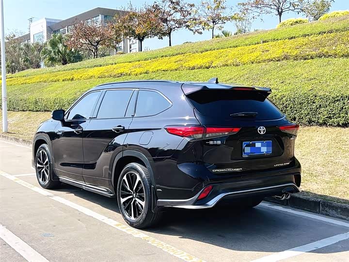 Фото 8 - Toyota Crown Kluger