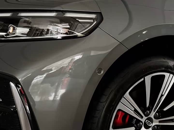 Фото 4 - Geely Preface